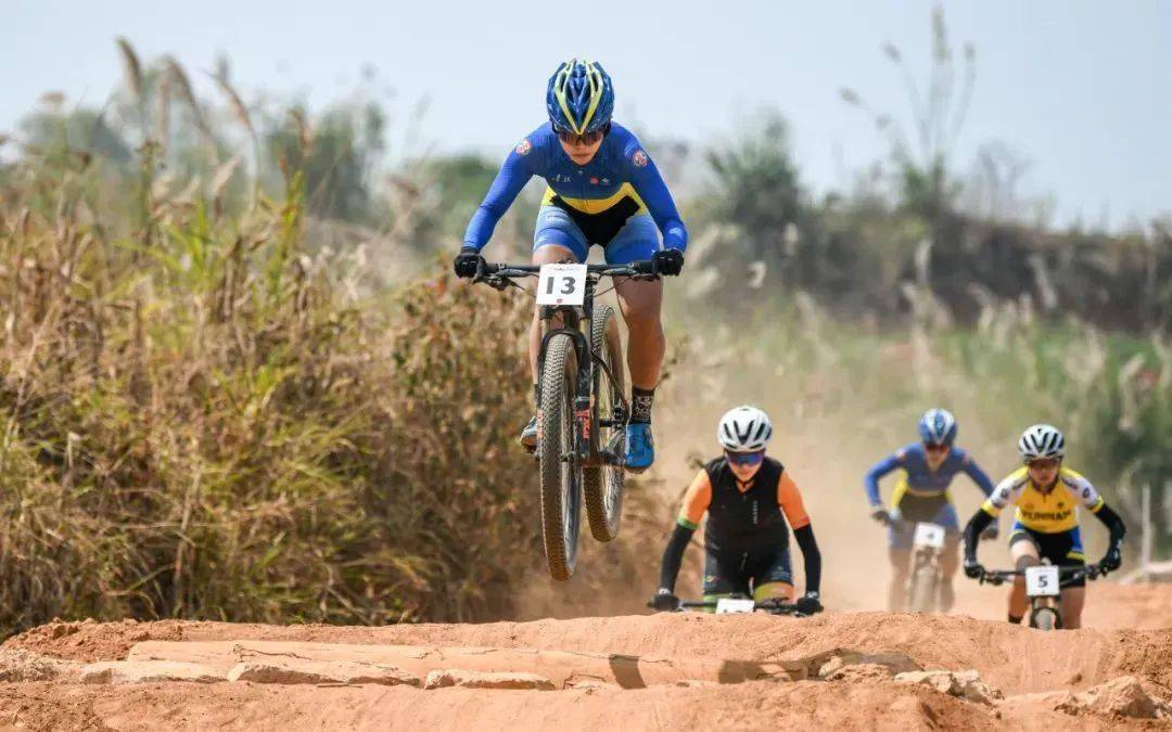 高质量比赛吸引观众目光，场面精彩纷呈的简单介绍