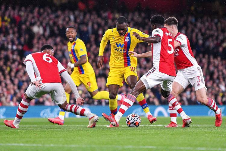 水晶宫主场取胜，主场艰难拔得头筹的简单介绍