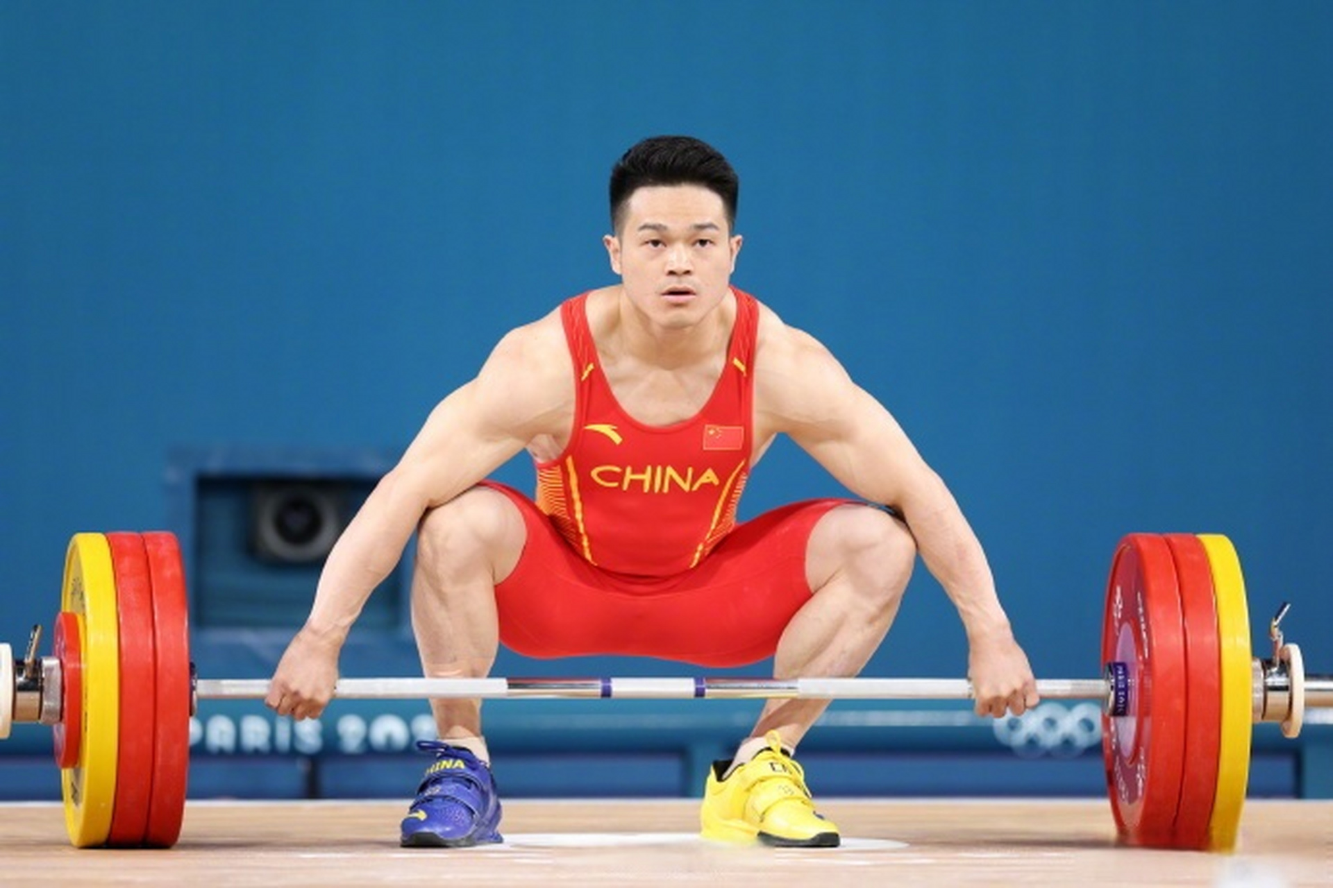 举重选手力拔山河,力压群雄 举重选手力拔山河,力压群雄