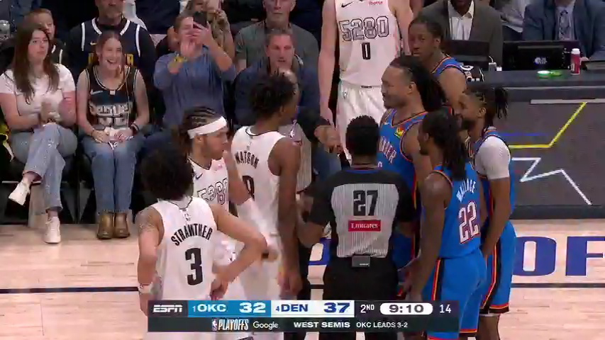 开云体育-紧张激烈的比拼，球场上火药味十足