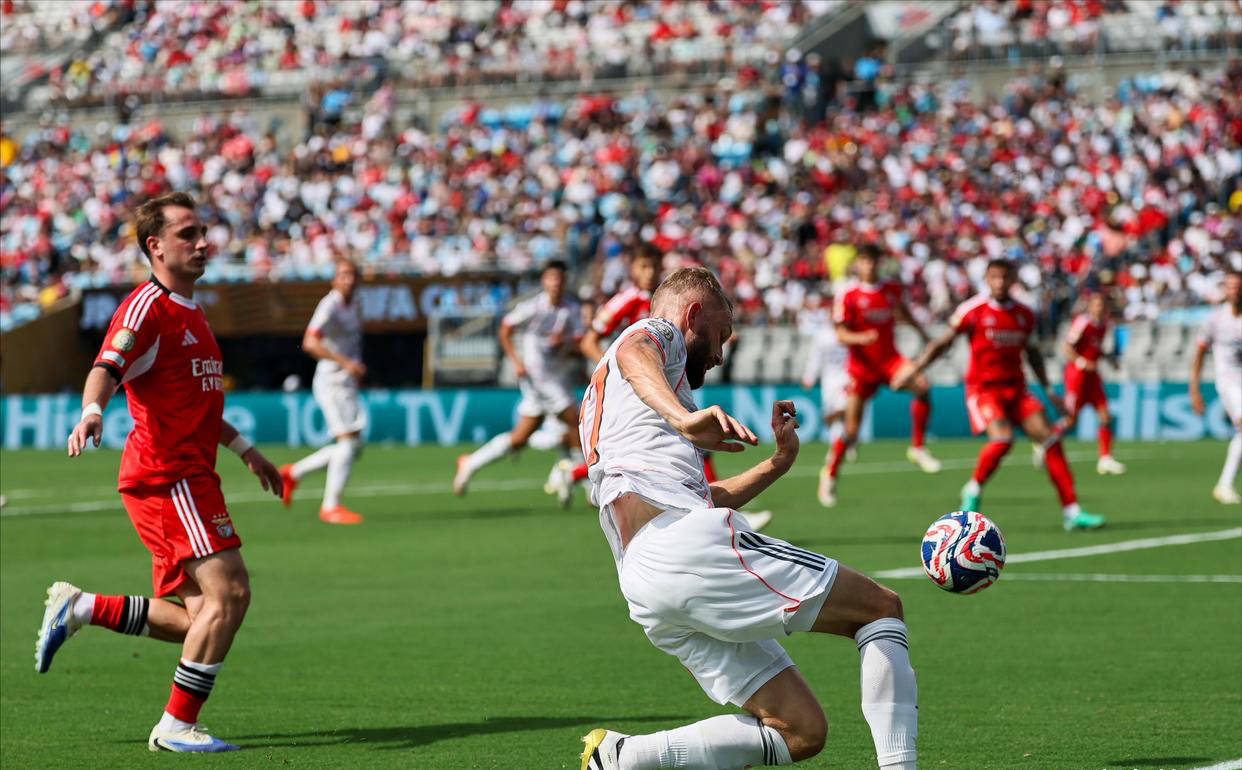 关于科隆遭遇拜仁慕尼黑的猛攻，遗憾失利的信息