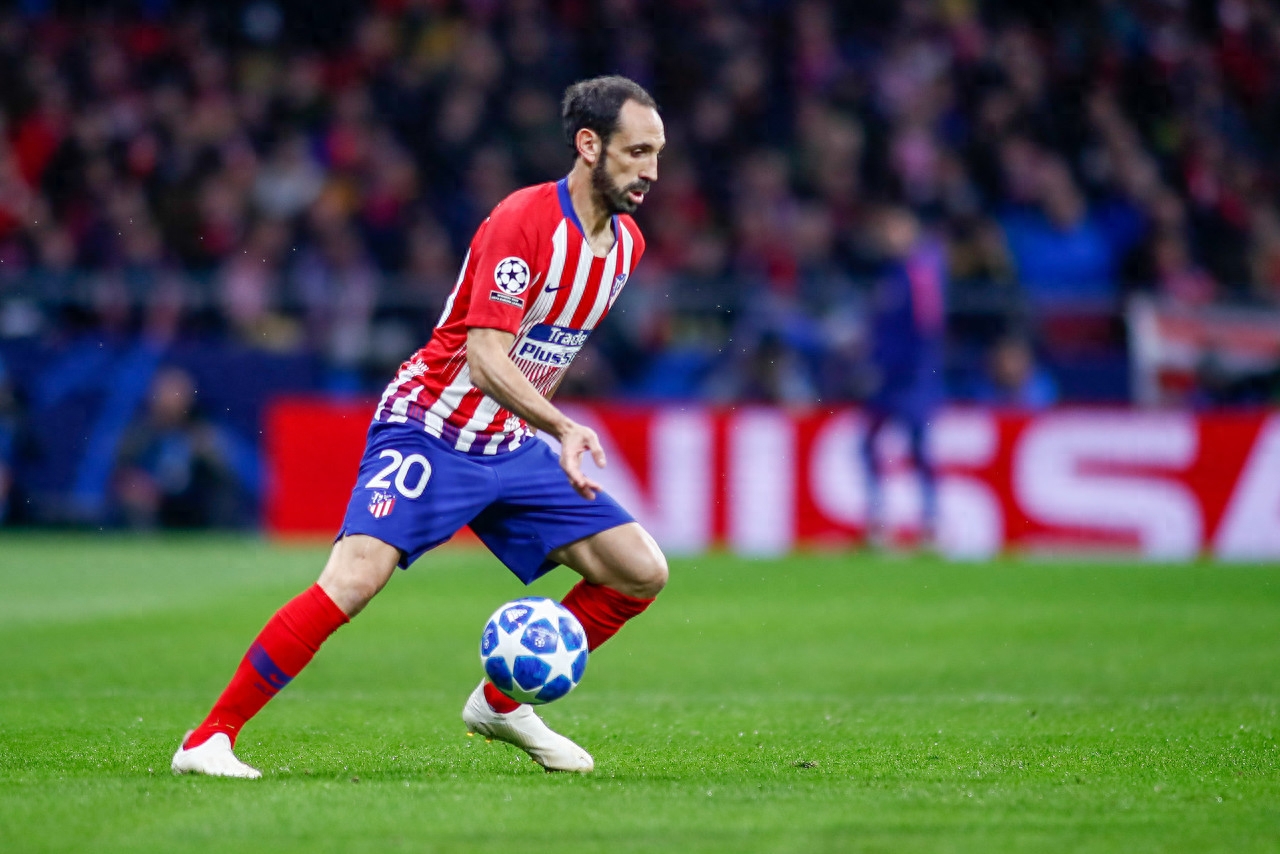 马德里豪门再度上演角逐，争夺荣耀