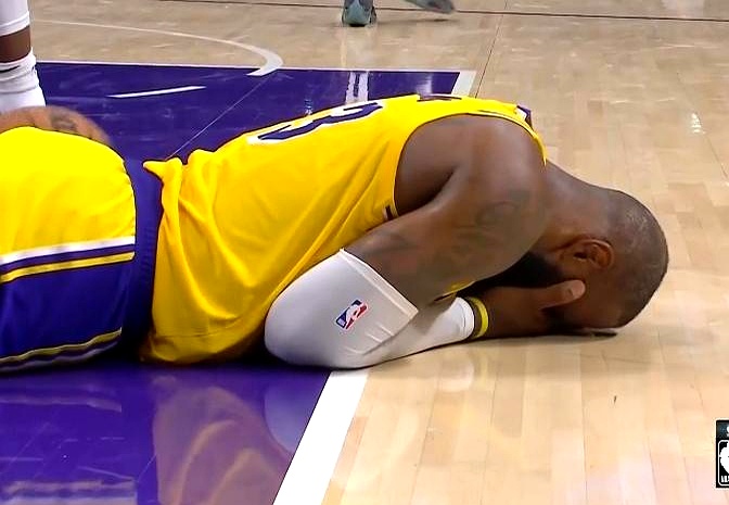 裁判在比赛中的判罚引发争议