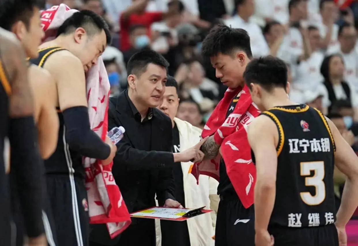 开云体育网页版登录入口-球队连续胜利，赢得球迷尊重，迈向更高荣耀的简单介绍