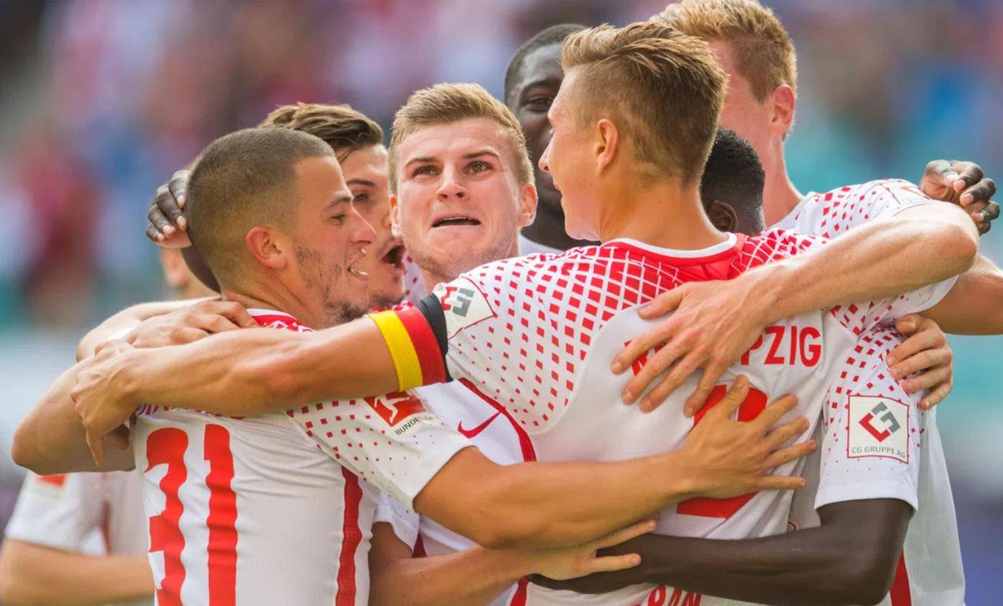 菲律宾球队联手抵御对手攻势,力保不败 菲律宾球队联手抵御对手攻势,力保不败