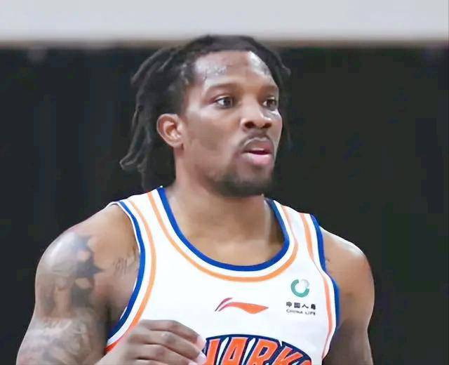 包含湖南队主帅突然辞职，球队陷入内部危机的词条