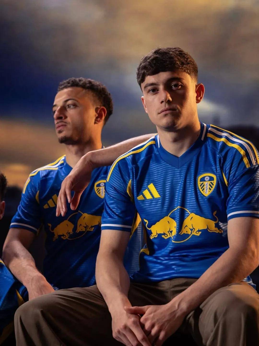 包含利兹联客场逆袭埃弗顿，豪取三分的词条