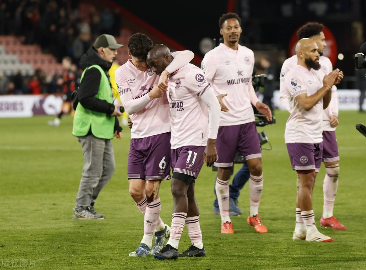 沃特福德向纽卡斯尔发起冲击,三分在望的简单介绍 沃特福德向纽卡斯尔发起冲击,三分在望的简单介绍