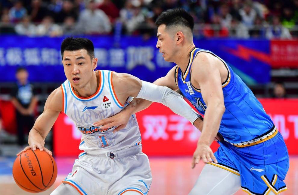 新赛季CBA榜首争夺激烈，各队都在全力争胜