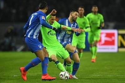 沙尔克客场逼平云达不莱梅，继续不败