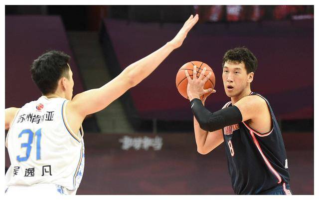 包含广东队球员表现亮眼，赢得粉丝支持的词条