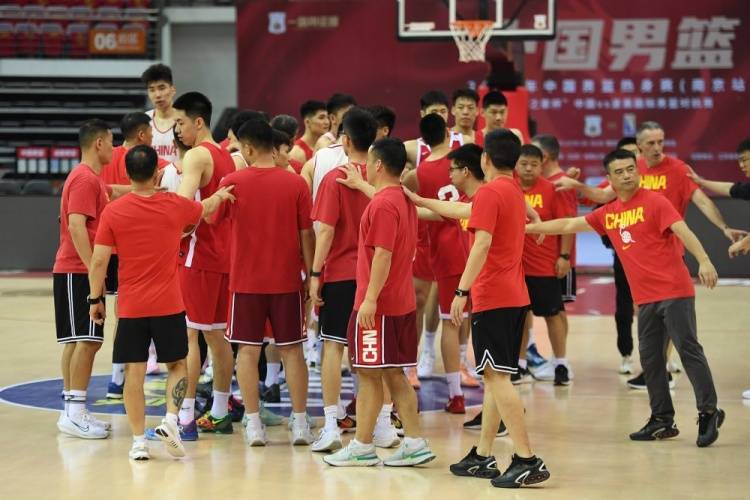 包含男篮职业比赛最新进度：江苏队捍卫荣誉连下三城的词条