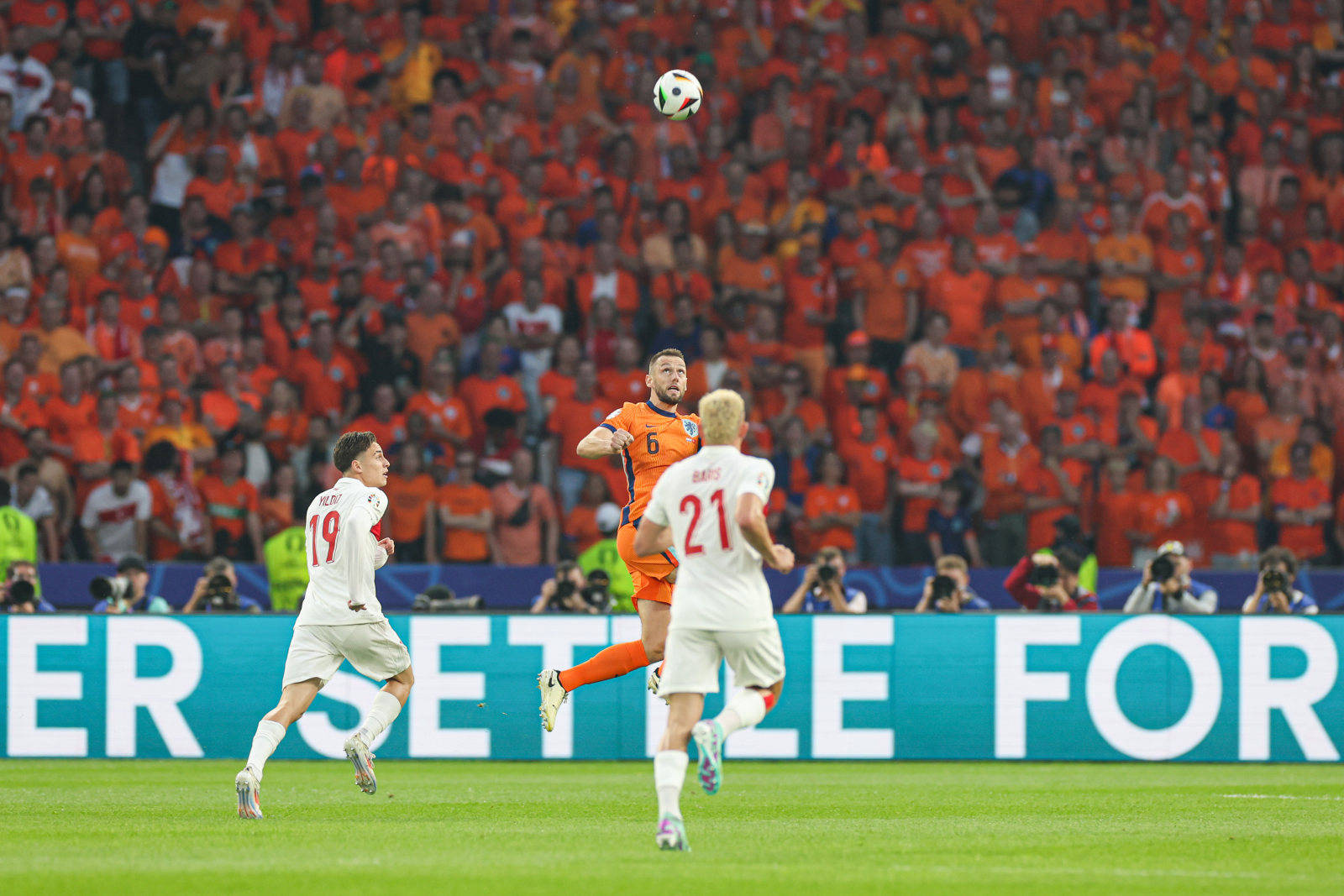 关于荷兰队意外逆转,惊险战果令人惊叹的信息 关于荷兰队意外逆转,惊险战果令人惊叹的信息