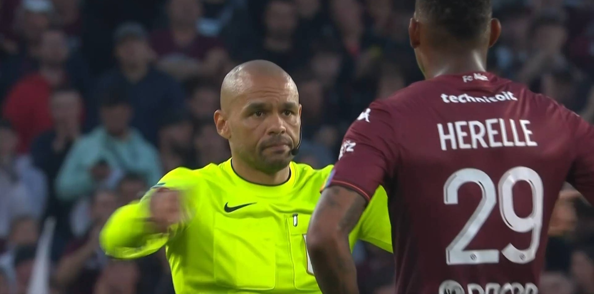 开云体育亚洲官网-巴黎圣日耳曼客场惨败，遭遇联赛两连败