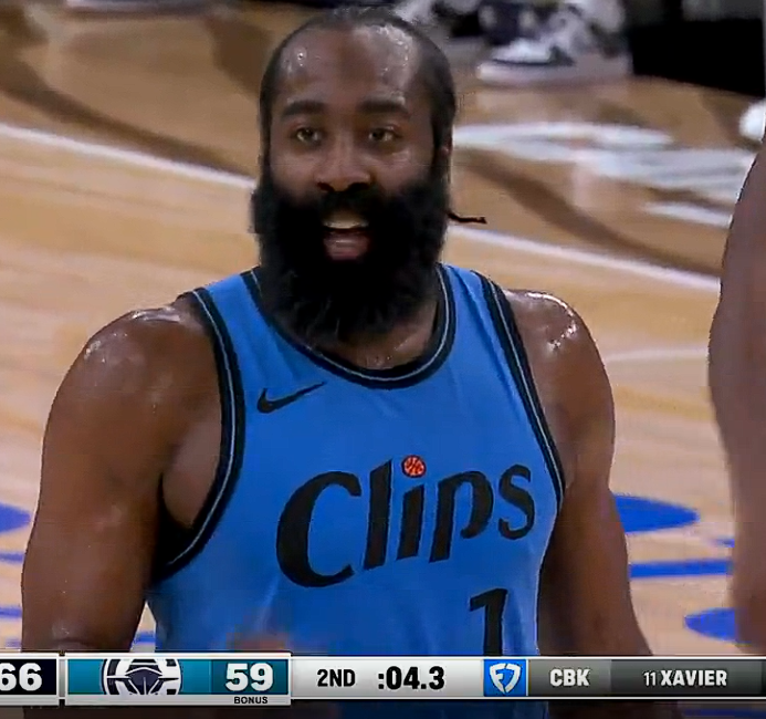 关于快船队紧咬比分胜出，后场组织能力出色的信息