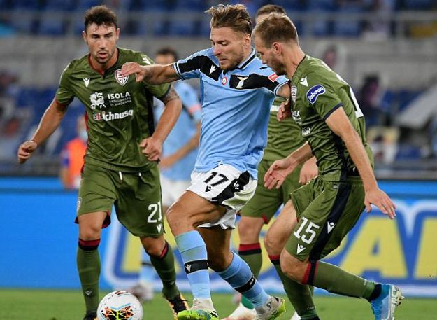 开云体育登录入口-法国女足队员破门得分，领先对手一步